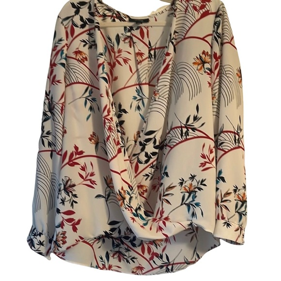 Alfani Criss-cross blouse‎ - great tummy coverage and flowy - Picture 1 of 8